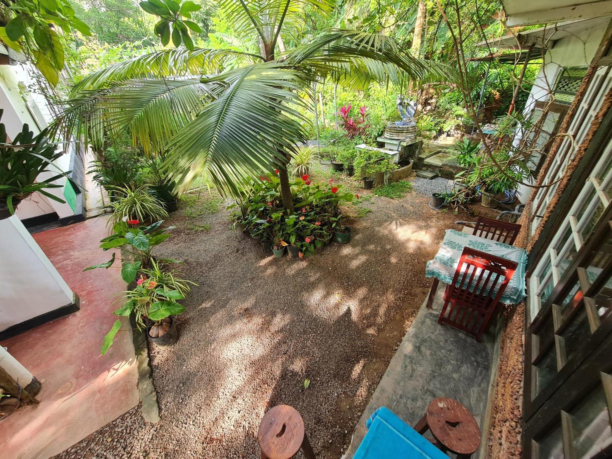 Hill Side Kings Villa Хиккадува Экстерьер фото