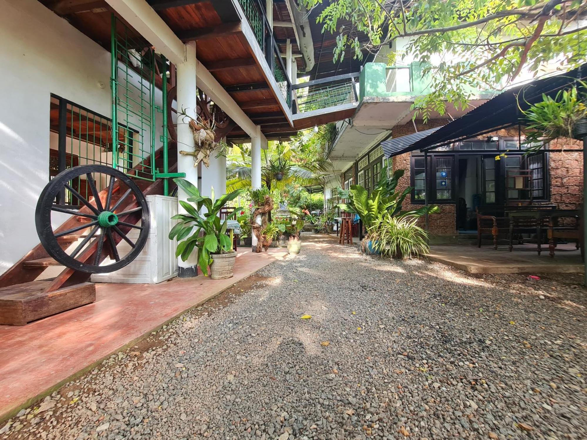 Hill Side Kings Villa Хиккадува Экстерьер фото