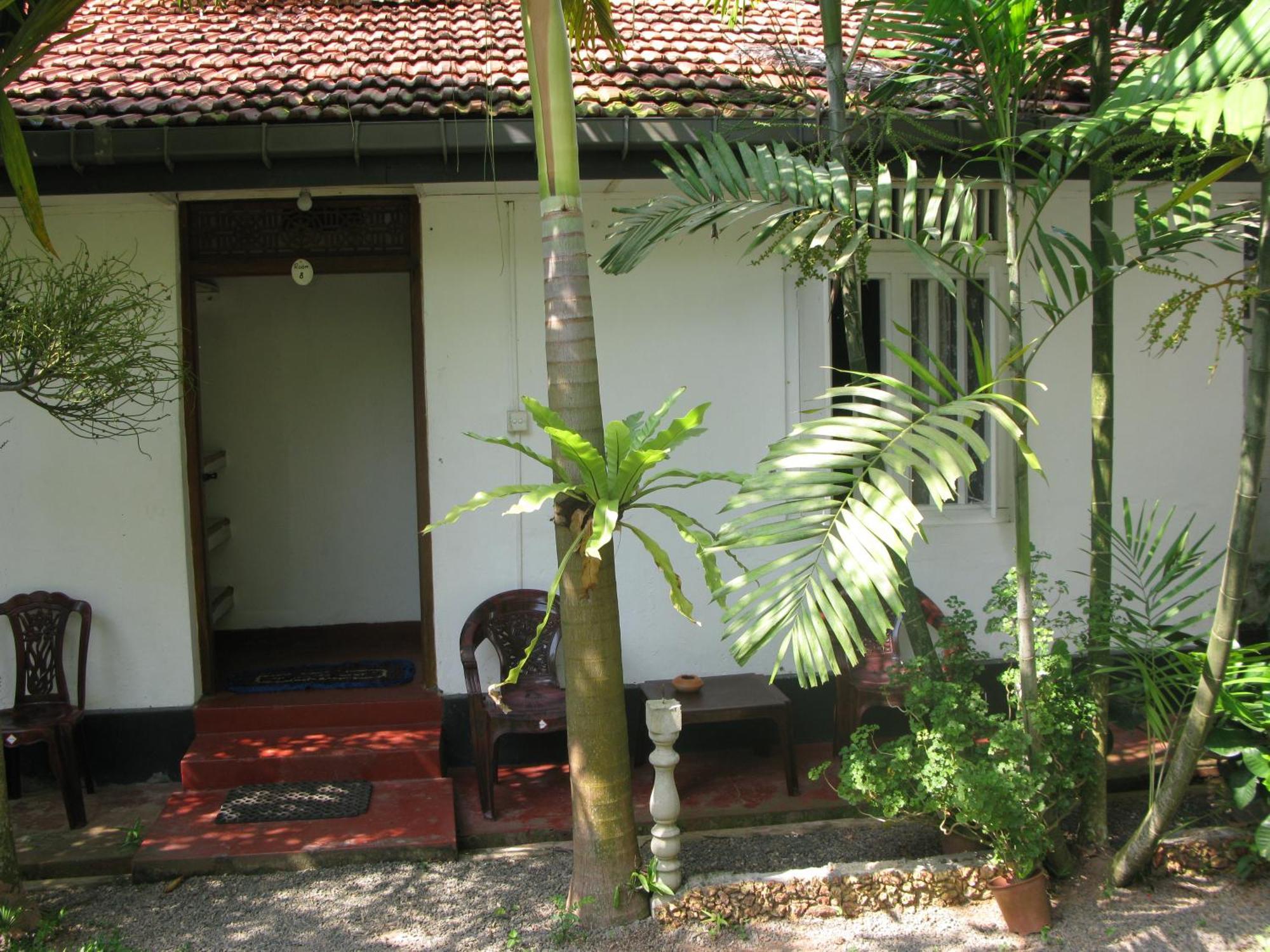 Hill Side Kings Villa Хиккадува Экстерьер фото